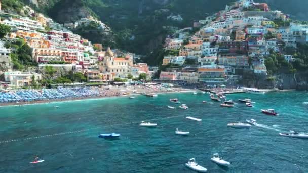 Positano Miejscowość Turystyczna Wybrzeżu Amalfi Włochy Widok Lotu Ptaka Kolorowe — Wideo stockowe