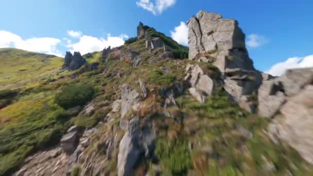 Fpv Prachtig Uitzicht Rotsachtige Piek Van Spitz Berg Karpaten Magie — Stockvideo