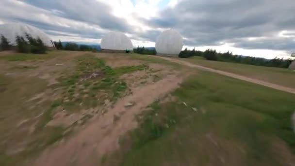 Fpv Verlassene Radarstation Pamir Den Karpaten Forschungsstation Auf Dem Gipfel — Stockvideo