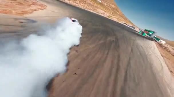 Fpv 캘리포니아 2023년 아스팔트 연기를 추상적인 아스팔트 타이어 미끄럼 표시에 — 비디오