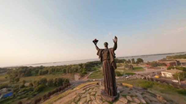Fpv Ucrânia Vista Circular Descendente Monumento Mãe Pátria Cherkasy Cidade — Vídeo de Stock