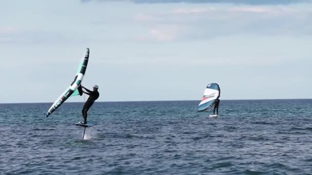 Sport Nautique Moderne Hydroptère Rouler Sur Océan Utilisant Aile Puissance — Video