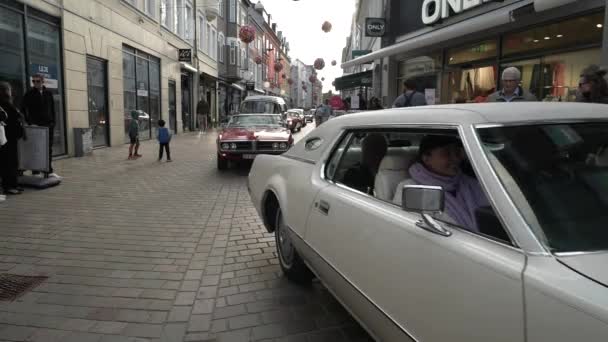 丹麦维堡 2023年8月8日 丹麦古董车节 丹麦哥本哈根街头旧车展示会的灰度照片 — 图库视频影像