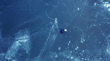 Figür pateni, Arktik doğa manzarası Unesco Dünya Mirası Alanı, World of Ice, Drone 'un 4k' deki üst görüntüsü, İklim Değişikliği ve Küresel Isınma, Iceberg, Antarktika Körfezi 'nin havadan görüntüsü 