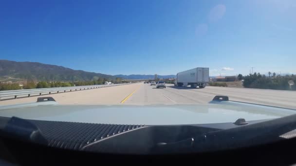 캘리포니아 2022 미국의 역사적인 경로를 운전하는 자동차 창문에서보기 일몰에 태평양 — 비디오