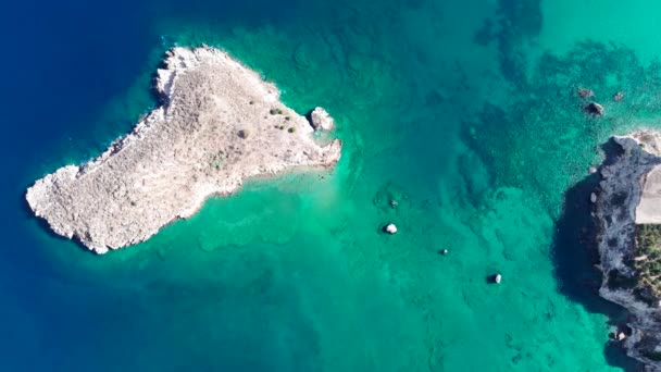 Aerial Drone Video Trópusi Paradicsom Egzotikus Sziget Öböl Borított Mészkő — Stock videók