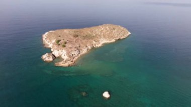 Girit, Yunanistan. Hava aracı atışı. Chania 'daki Falassarna Sahili, Elafonisi lagünü, Falassarna, Tepeler ve Palaiokastro kasabası, Girit, Katholiko Manastırı' ndaki eski Hristiyan kilise kalıntıları, Yunanistan 'ın dönüm noktası.