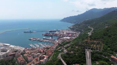 Salerno, İtalya 'nın Panoramik Manzarası (İtalyanca: 