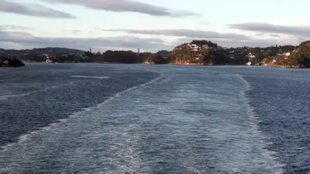 Noorwegen Geweldig Scenic View Schip Veerboot Lijnvaartschip Drijvend Beroemde Noorse — Stockvideo