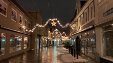  Noel tatilleri için dekore edilen Danimarka, Kopenhag, Viborg, Aarhus 'un tarihi merkezindeki alışveriş caddesi Yeni Yıl tatili için süslenmiş,.