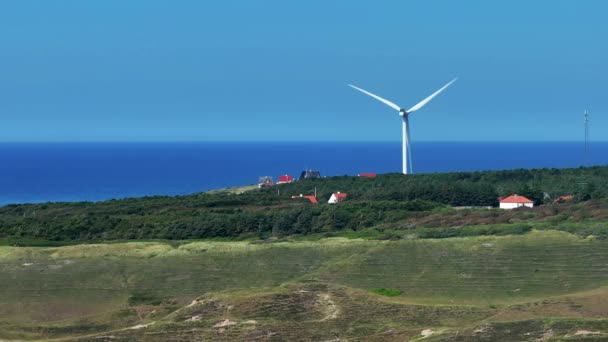 Drohnenblick Auf Einen Windpark Bei Sonnenuntergang Mehrere Windturbinen Windturbinen Auf — Stockvideo