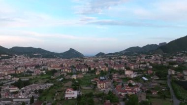 Salerno, İtalya 'nın Panoramik Manzarası (İtalyanca: 