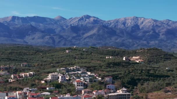 希腊克里特岛的空中风景 日落时的山景 橄榄园和葡萄园 Aerial Video Flying Southern Aegean Sea View — 图库视频影像