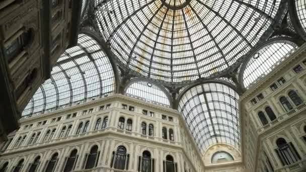 Kilátás Üvegplafonra Történelmi Királyi Bevásárlóközpontban Arcade Galleria Umberto Történelmi Nyilvános — Stock videók