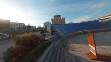  KIEV, Ukrayna - 04 09 2021: FPV, Kiev Anıtı, Bağımsızlık Meydanı, Bağımsızlık Anıtı. Meydan Nezalezhnosti, Stella elinde bir dalla, Ukrayna. Ukrayna 'nın özgürlüğünün sembolü