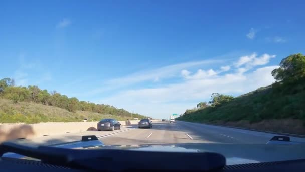 앤젤레스 캘리포니아 2023 캘리포니아 미국에서 고속도로에 유리창을 차에서 초점화된 드라이브웨이 — 비디오