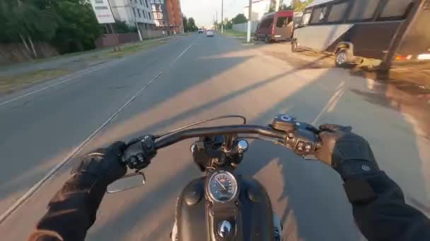 Kiev Ucrania 2021 Vista Superior Del Hombre Caballo Motocicleta Gran — Vídeo de stock