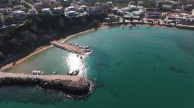 Girit, Yunanistan. Hava aracı atışı. Chania 'daki Falassarna Sahili, Elafonisi lagünü, Falassarna, Tepeler ve Palaiokastro kasabası, Girit, Katholiko Manastırı' ndaki eski Hristiyan kilise kalıntıları, Yunanistan 'ın dönüm noktası.