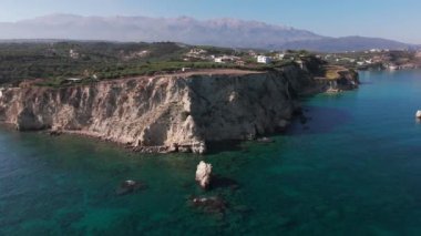 Girit, Yunanistan. Hava aracı atışı. Chania 'daki Falassarna Sahili, Elafonisi lagünü, Falassarna, Tepeler ve Palaiokastro kasabası, Girit, Katholiko Manastırı' ndaki eski Hristiyan kilise kalıntıları, Yunanistan 'ın dönüm noktası.