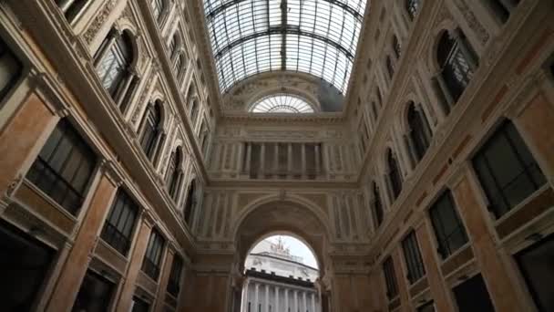 Вид Стеклянный Потолок Исторической Королевской Торговой Галереи Arcade Galleria Umberto — стоковое видео