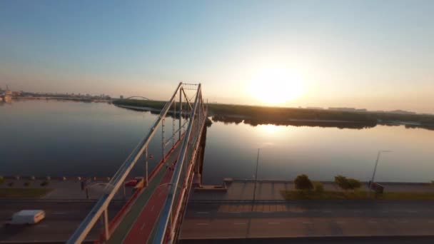 Fpv Gångbro Vid Kiev City Bro Över Dnipro Floden Gyllene — Stockvideo