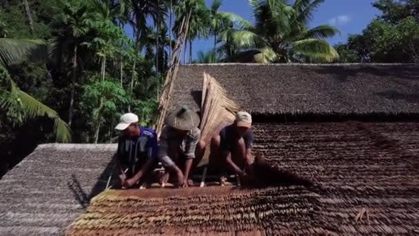Halong Bay Vietnam 2021 Maak Daken Traditioneel Met Behulp Van — Stockvideo