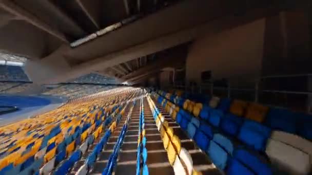 Fpv Uçuşu Stadyum Gece Gündüz Şehir Manzarası Yukarıdan Aydınlık Stadyuma — Stok video