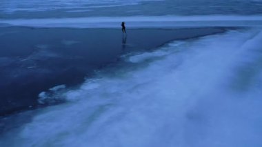 Figür pateni, Arktik doğa manzarası Unesco Dünya Mirası Alanı, World of Ice, Drone 'un 4k' deki üst görüntüsü, İklim Değişikliği ve Küresel Isınma, Iceberg, Antarktika Körfezi 'nin havadan görüntüsü 