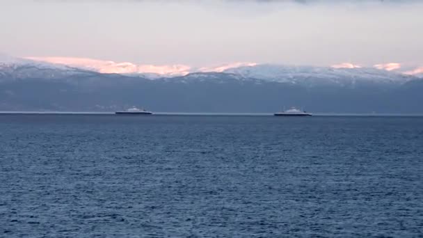 Hajóút Norvégiában Kilátás Fjord Hajóról Kilátás Nyílik Hegyekre Hajóról Vízesések — Stock videók
