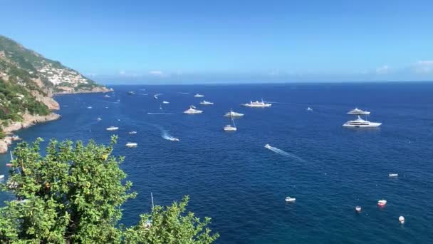 Вид Воздуха Парусник Яхты Средиземном Море Многие Корабли Движутся Вдалеке — стоковое видео