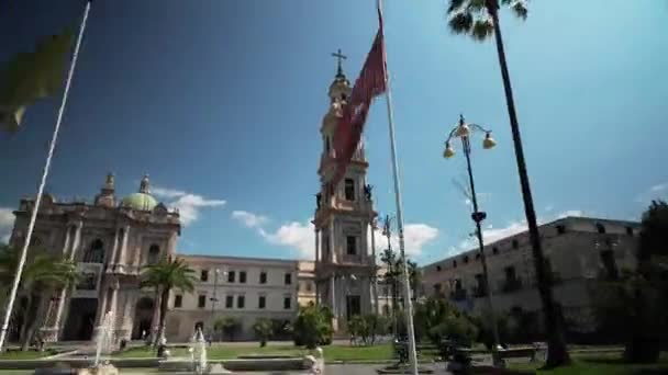 イタリア ポンペイ 2022年9月28日 イタリア ポンペイのローズマリーの聖母のバシリカの隣にタワー イタリア バルトロ広場 ポンペイのローザリーの聖母の有名な巡礼教会 — ストック動画