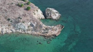 Girit, Yunanistan. Hava aracı atışı. Chania 'daki Falassarna Sahili, Elafonisi lagünü, Falassarna, Tepeler ve Palaiokastro kasabası, Girit, Katholiko Manastırı' ndaki eski Hristiyan kilise kalıntıları, Yunanistan 'ın dönüm noktası.