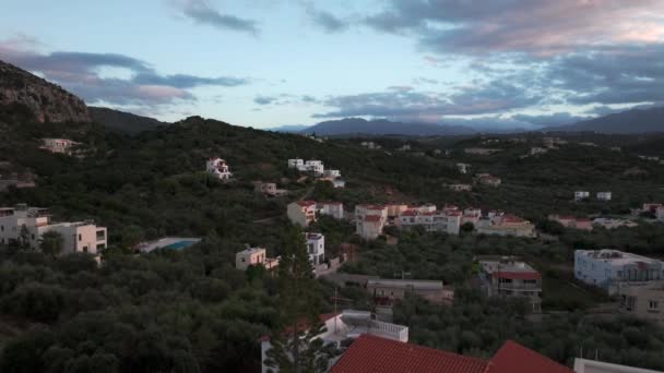 Θέα Στο Βουνό Αεροφωτογραφία Της Κρήτης Ελλάδα Ορεινό Τοπίο Ελαιώνες — Αρχείο Βίντεο
