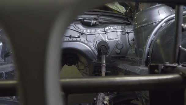 Vylaďovací Auto Motor Garáži Posuvné Auto Autoservis Detailní Záběr Oprava — Stock video
