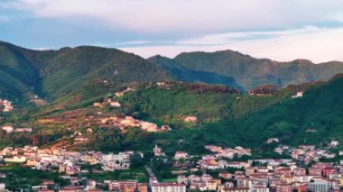 Salerno, İtalya 'nın Panoramik Manzarası (İtalyanca: 