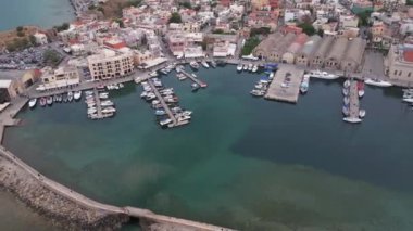 Muhteşem deniz feneri Yunanistan 'la Chania' nın havadan görünüşü. Güzel Eski şehir, Yunanistan ve en güzel manzaralı yerler - eski Chania kentinin manzaralı manzarası. Girit Adası, Panoramik, Seyahat Kavramları