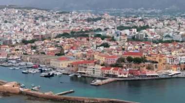 Muhteşem deniz feneri Yunanistan 'la Chania' nın havadan görünüşü. Güzel Eski şehir, Yunanistan ve en güzel manzaralı yerler - eski Chania kentinin manzaralı manzarası. Girit Adası, Panoramik, Seyahat Kavramları