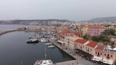 Muhteşem deniz feneri Yunanistan 'la Chania' nın havadan görünüşü. Güzel Eski şehir, Yunanistan ve en güzel manzaralı yerler - eski Chania kentinin manzaralı manzarası. Girit Adası, Panoramik, Seyahat Kavramları