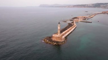 Muhteşem deniz feneri Yunanistan 'la Chania' nın havadan görünüşü. Güzel Eski şehir, Yunanistan ve en güzel manzaralı yerler - eski Chania kentinin manzaralı manzarası. Girit Adası, Panoramik, Seyahat Kavramları