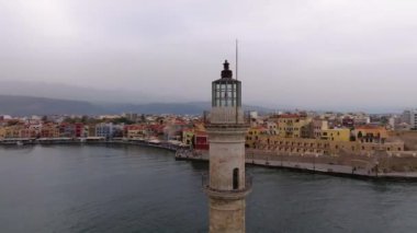 Muhteşem deniz feneri Yunanistan 'la Chania' nın havadan görünüşü. Güzel Eski şehir, Yunanistan ve en güzel manzaralı yerler - eski Chania kentinin manzaralı manzarası. Girit Adası, Panoramik, Seyahat Kavramları