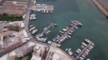 Muhteşem deniz feneri Yunanistan 'la Chania' nın havadan görünüşü. Güzel Eski şehir, Yunanistan ve en güzel manzaralı yerler - eski Chania kentinin manzaralı manzarası. Girit Adası, Panoramik, Seyahat Kavramları
