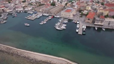 Muhteşem deniz feneri Yunanistan 'la Chania' nın havadan görünüşü. Güzel Eski şehir, Yunanistan ve en güzel manzaralı yerler - eski Chania kentinin manzaralı manzarası. Girit Adası, Panoramik, Seyahat Kavramları