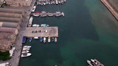 Muhteşem deniz feneri Yunanistan 'la Chania' nın havadan görünüşü. Güzel Eski şehir, Yunanistan ve en güzel manzaralı yerler - eski Chania kentinin manzaralı manzarası. Girit Adası, Panoramik, Seyahat Kavramları