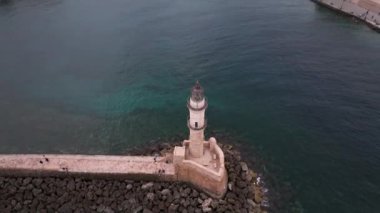 Muhteşem deniz feneri Yunanistan 'la Chania' nın havadan görünüşü. Güzel Eski şehir, Yunanistan ve en güzel manzaralı yerler - eski Chania kentinin manzaralı manzarası. Girit Adası, Panoramik, Seyahat Kavramları