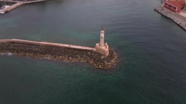 Muhteşem deniz feneri Yunanistan 'la Chania' nın havadan görünüşü. Güzel Eski şehir, Yunanistan ve en güzel manzaralı yerler - eski Chania kentinin manzaralı manzarası. Girit Adası, Panoramik, Seyahat Kavramları