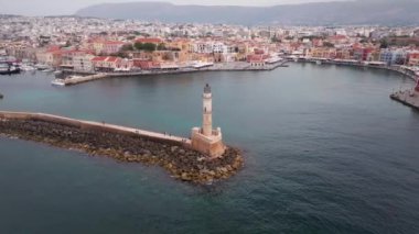 Muhteşem deniz feneri Yunanistan 'la Chania' nın havadan görünüşü. Güzel Eski şehir, Yunanistan ve en güzel manzaralı yerler - eski Chania kentinin manzaralı manzarası. Girit Adası, Panoramik, Seyahat Kavramları