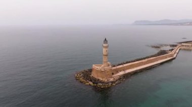 Muhteşem deniz feneri Yunanistan 'la Chania' nın havadan görünüşü. Güzel Eski şehir, Yunanistan ve en güzel manzaralı yerler - eski Chania kentinin manzaralı manzarası. Girit Adası, Panoramik, Seyahat Kavramları