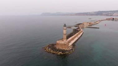 Muhteşem deniz feneri Yunanistan 'la Chania' nın havadan görünüşü. Güzel Eski şehir, Yunanistan ve en güzel manzaralı yerler - eski Chania kentinin manzaralı manzarası. Girit Adası, Panoramik, Seyahat Kavramları