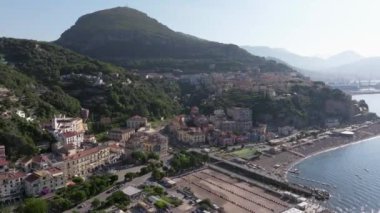 Amalfitana, Salerno, İtalya 'daki Vietnam konsolosu Mare' nin panoramik görüntüsü, Meta di Sorrento 'dan Vietnam konsolosu Mare' ye kadar uzanan Salerno ili 'nin İtalya kıyı yoludur. 