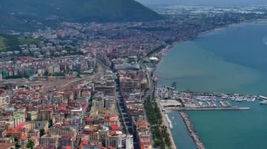 Salerno, İtalya 'nın Panoramik Manzarası (İtalyanca: 